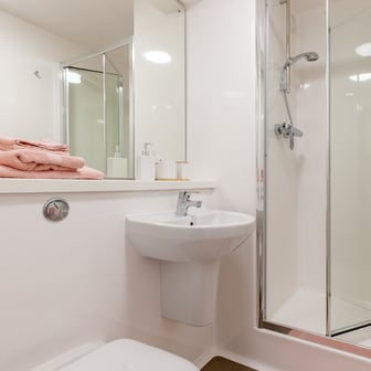 Premium En Suite - Image 8